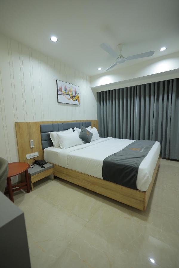 Hotel Shayan Inn ราชโกฎิ ภายนอก รูปภาพ