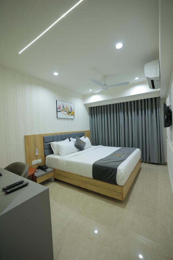 Hotel Shayan Inn ราชโกฎิ ภายนอก รูปภาพ