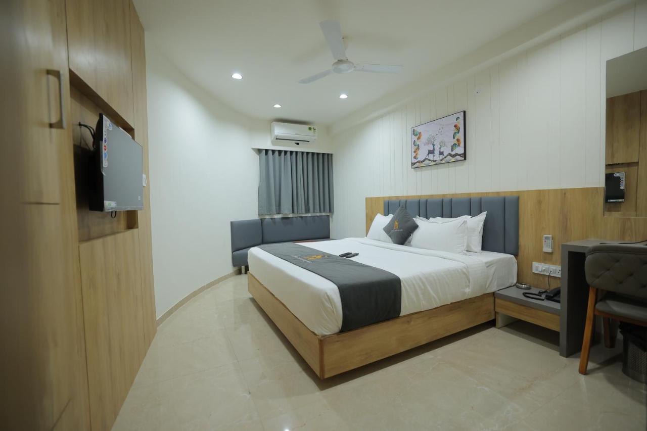 Hotel Shayan Inn ราชโกฎิ ภายนอก รูปภาพ