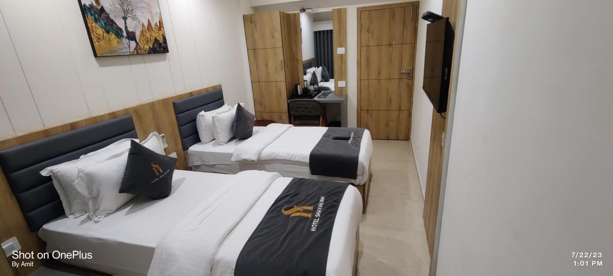 Hotel Shayan Inn ราชโกฎิ ภายนอก รูปภาพ