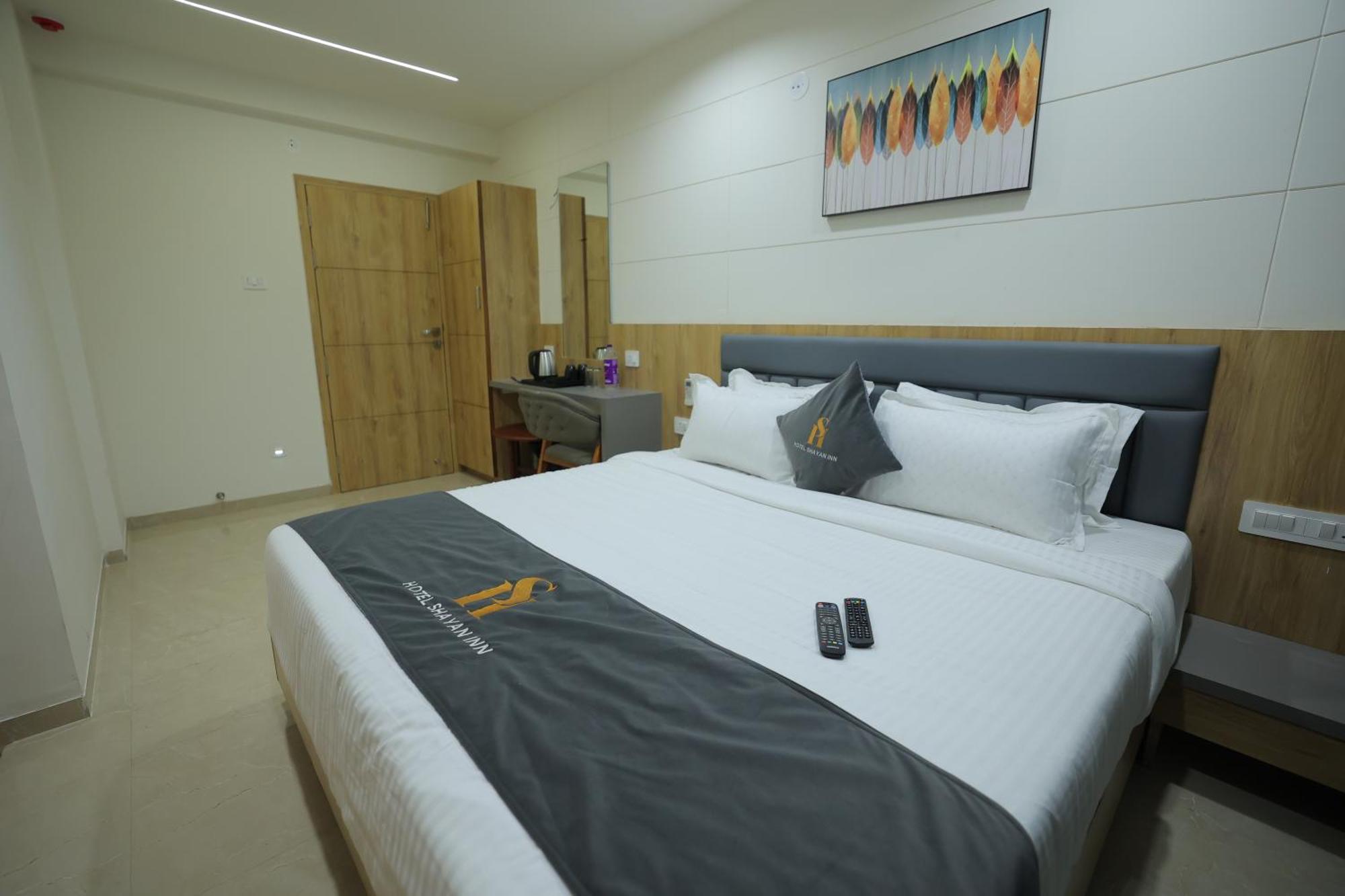 Hotel Shayan Inn ราชโกฎิ ภายนอก รูปภาพ