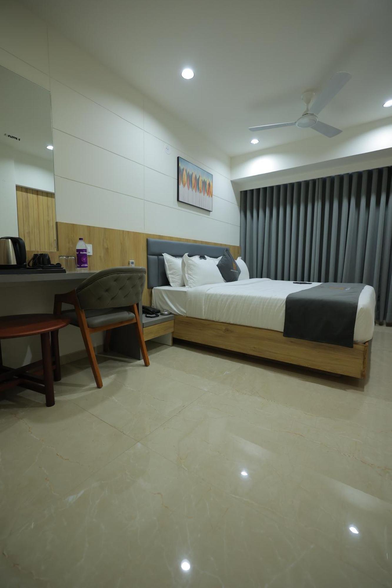 Hotel Shayan Inn ราชโกฎิ ภายนอก รูปภาพ