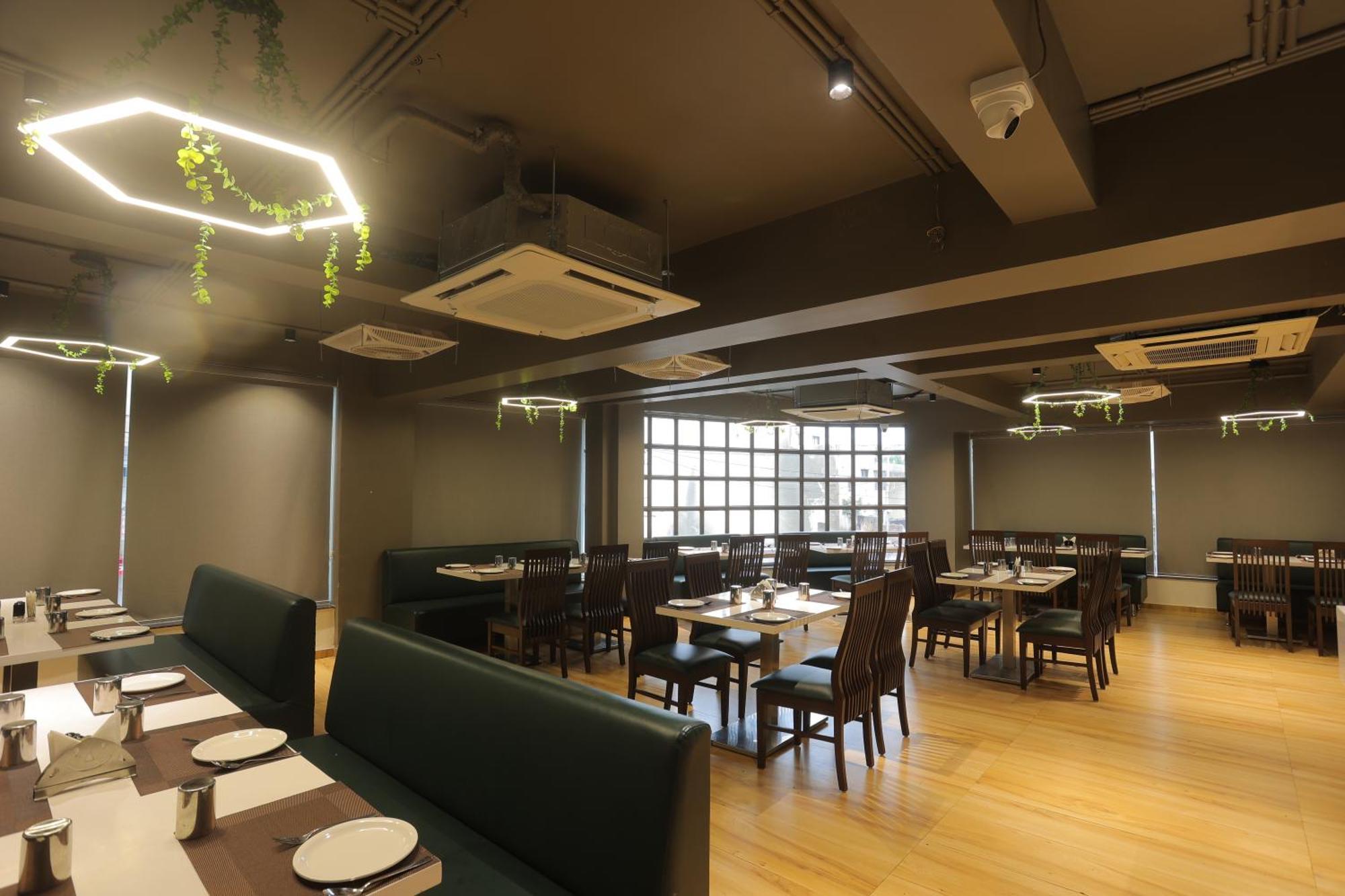 Hotel Shayan Inn ราชโกฎิ ภายนอก รูปภาพ