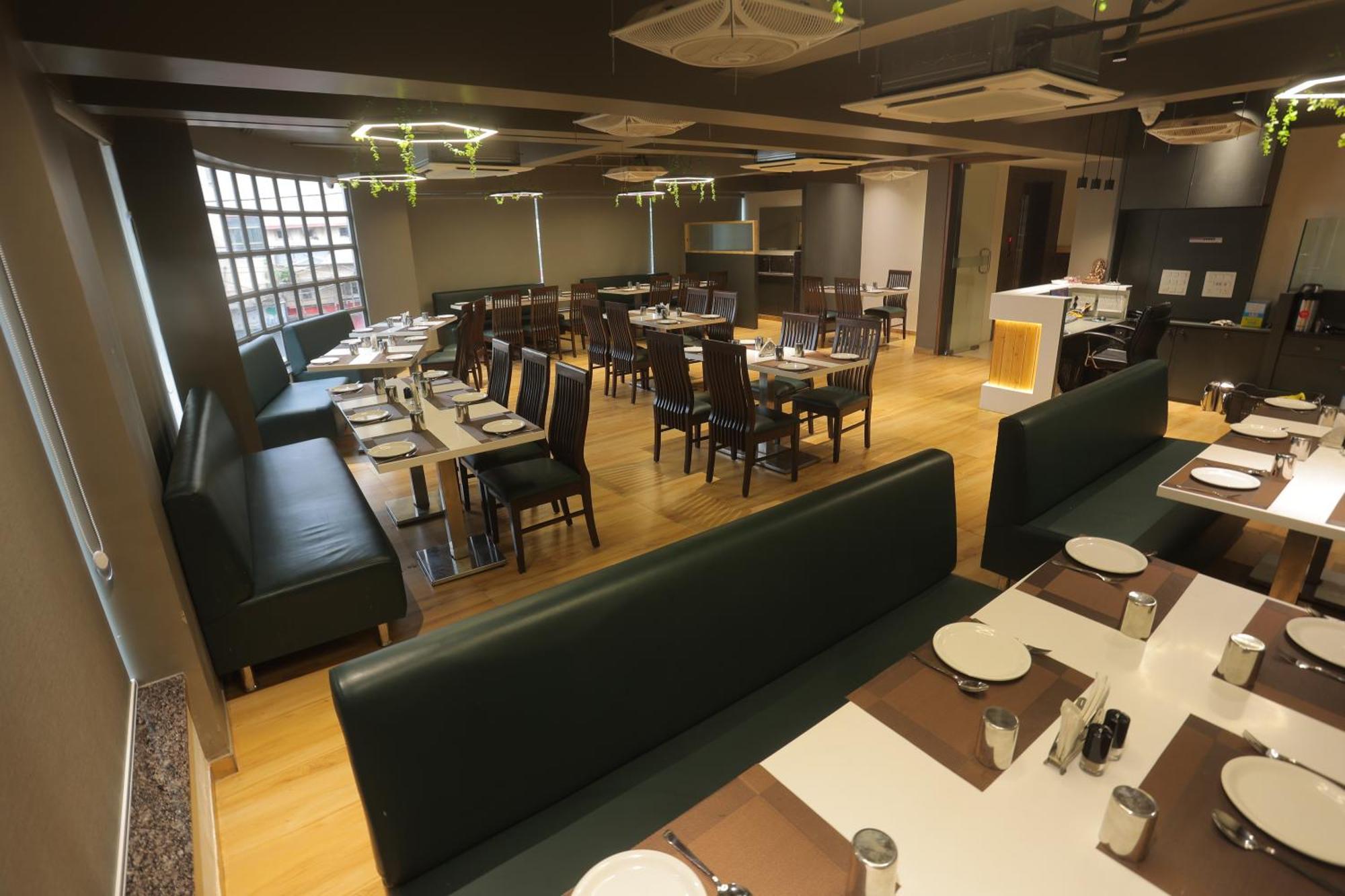 Hotel Shayan Inn ราชโกฎิ ภายนอก รูปภาพ
