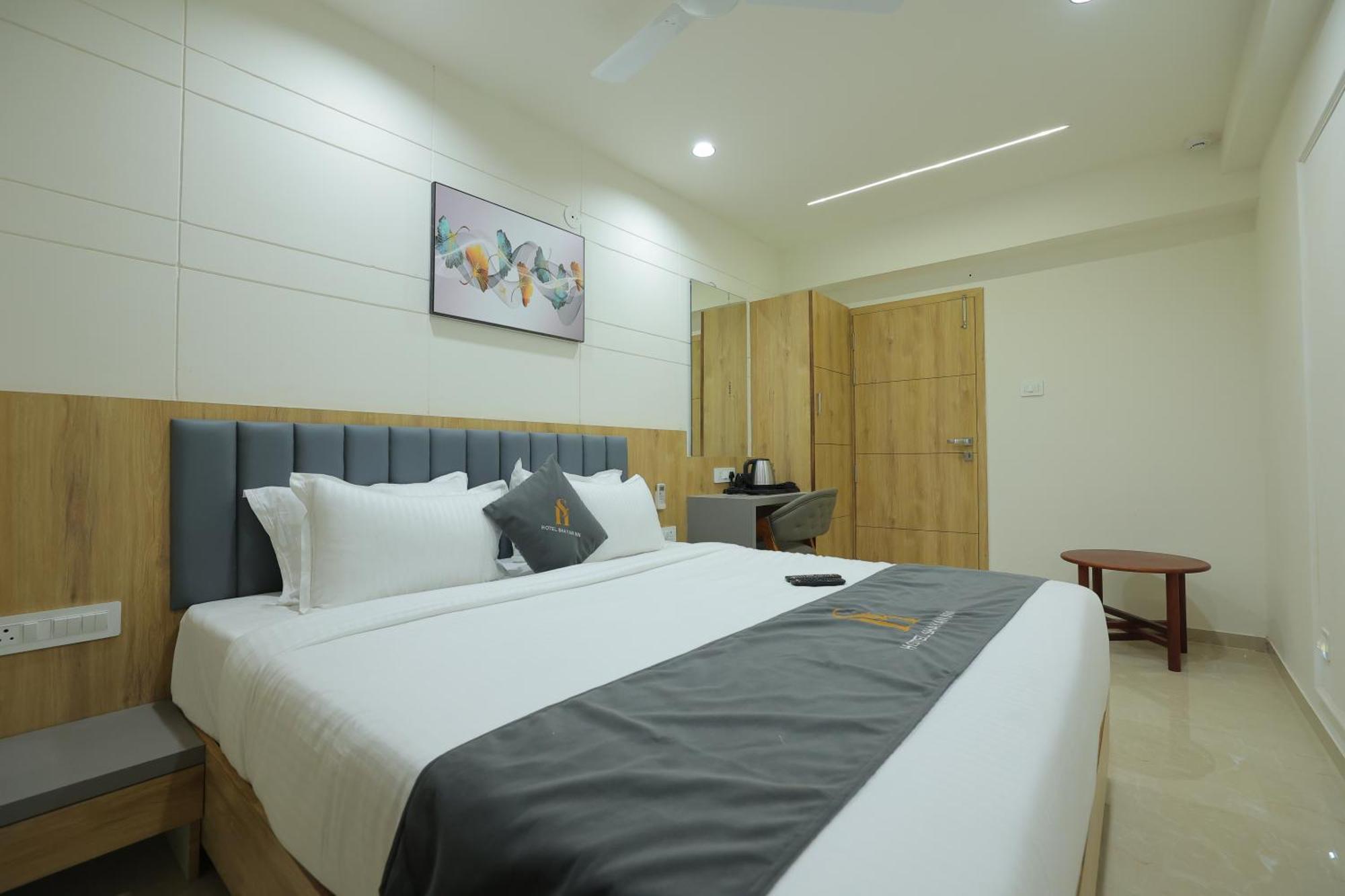Hotel Shayan Inn ราชโกฎิ ภายนอก รูปภาพ